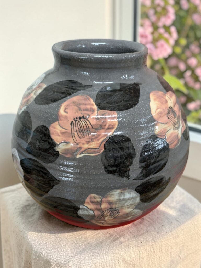壺 ツバキ絵, 2001